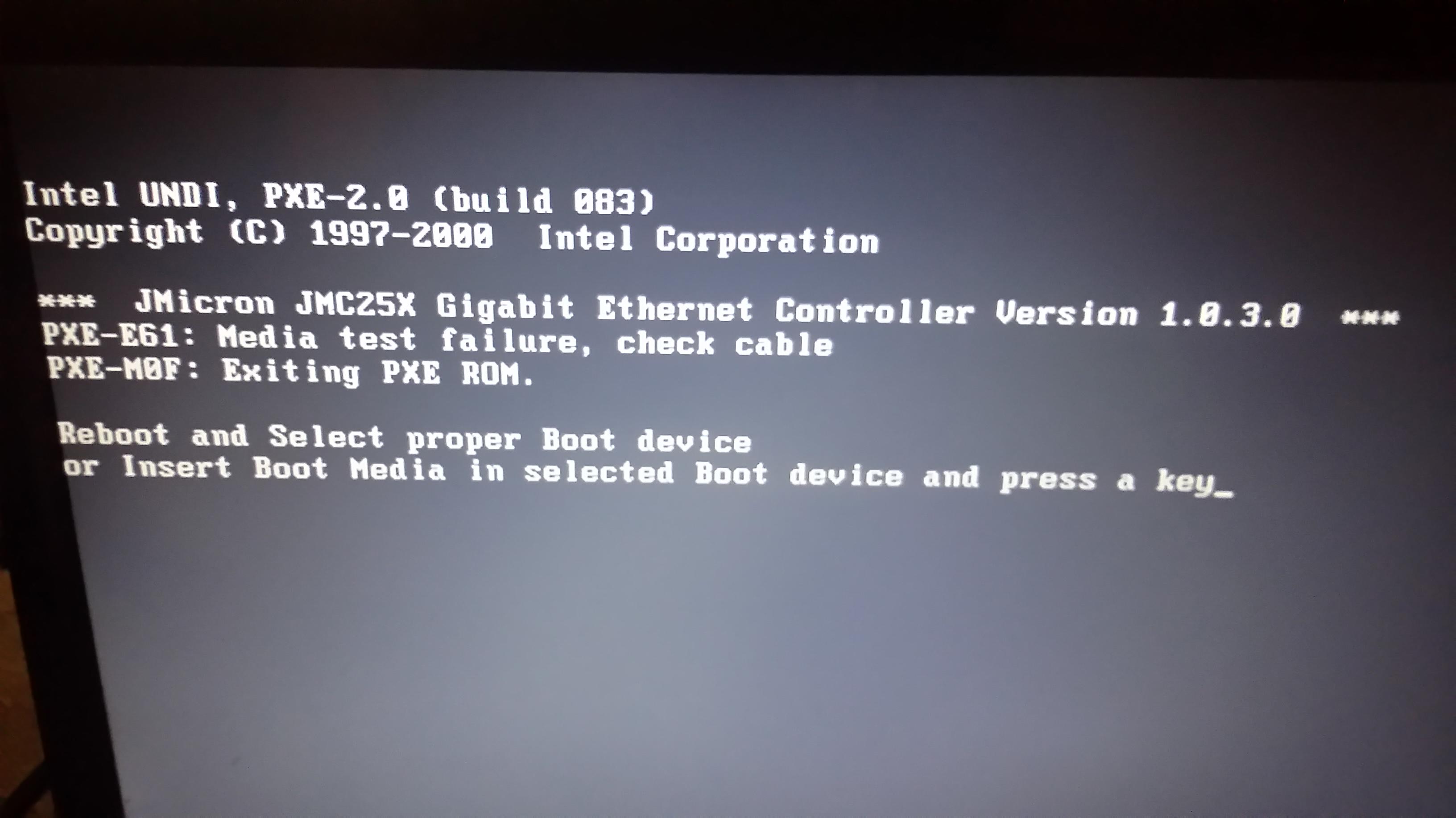 Reboot черный экран. Ошибка жёсткого диска при загрузке. Ошибки жесткого диска при загрузке Windows. Черный экран жесткого диска. Ошибка загрузки жесткого диска.